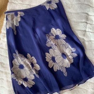 ann taylor | blue floral flowy skirt